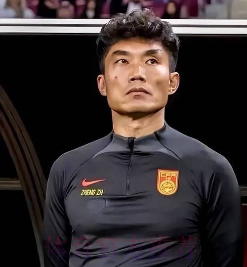 国足队员天津助力校园足球 郑智充当教练员 国足队员天津助力校园足球 郑智充当教练员