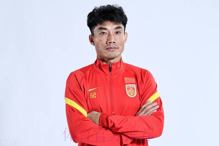 国足队员天津助力校园足球 郑智充当教练员 国足队员天津助力校园足球 郑智充当教练员